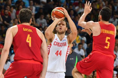 Croatia's shooting guard Bojan Bogdanovic (C) aims for the basket by Spain's centre Pau Gasol (L) and Spain's small forward Rudy Fernandez during a Men's round Group B basketball match between Croatia and Spain at the Carioca Arena 1 in Rio de Janeiro on August 7, 2016 during the Rio 2016 Olympic Games. / AFP / Andrej ISAKOVIC (Photo credit should read ANDREJ ISAKOVIC/AFP/Getty Images)