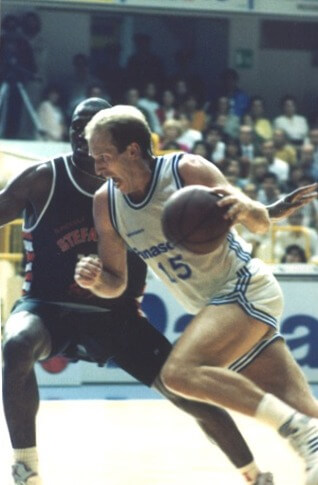 Nostálgicos. Dan Caldwell. Idolo en Málaga y leyenda en Italia . Por Roberto González Rico. Nostálgicos. Dan Caldwell. Idolo en Málaga y leyenda en Italia . Por Roberto González Rico.